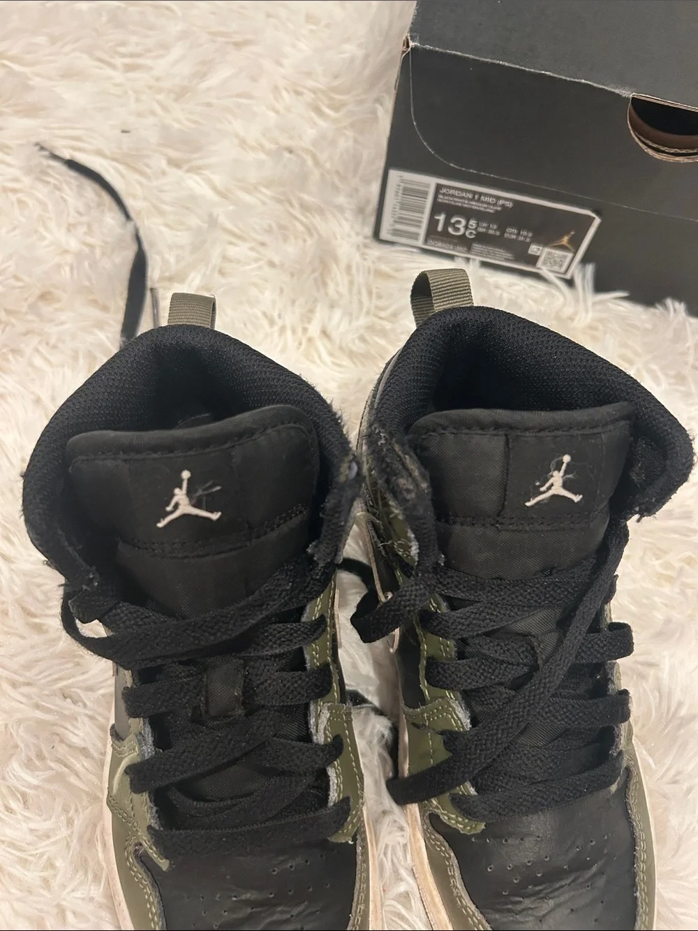 Nike Jordan 1 Mid (PS) kids sneakers in Olive Green, Black & White